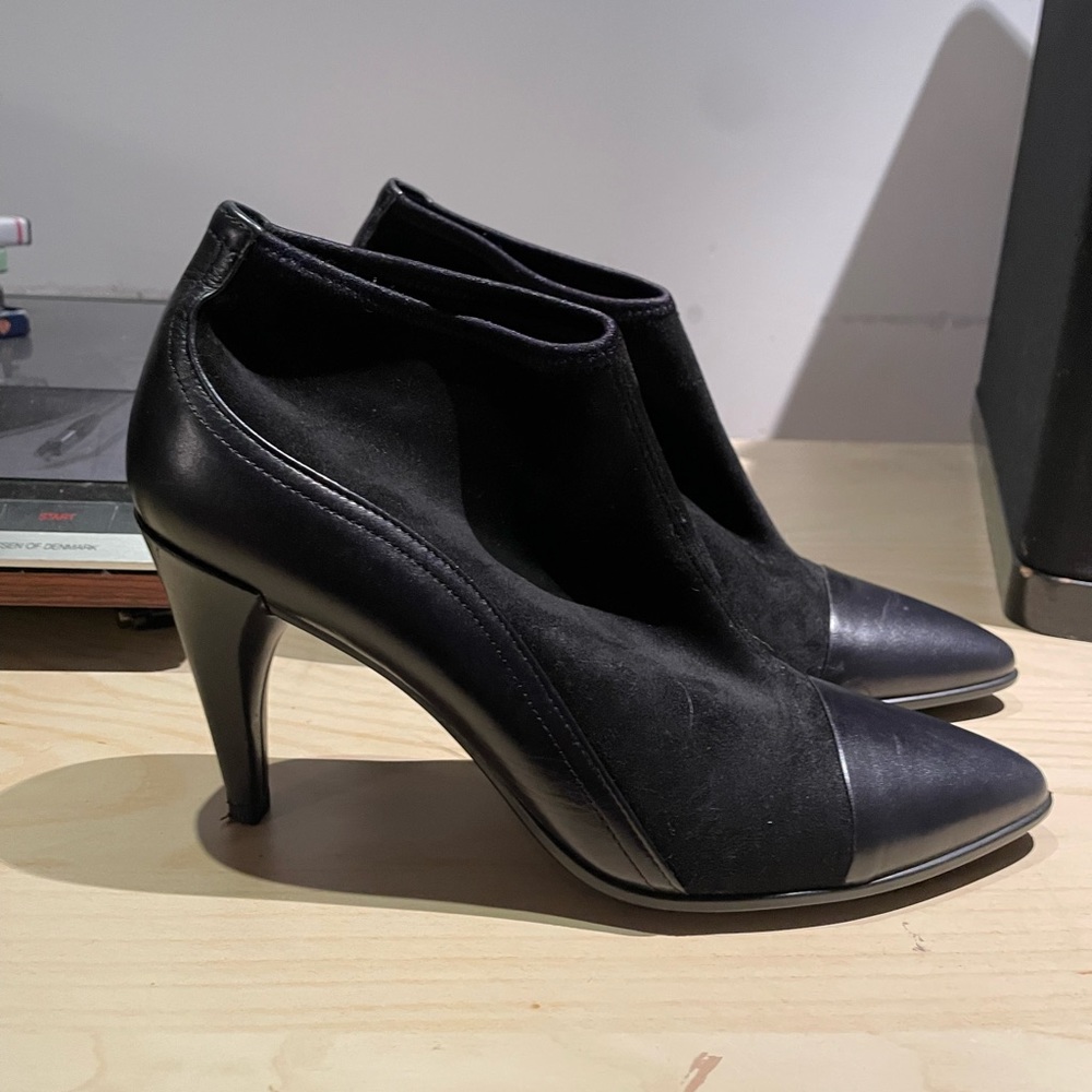 Pointed leather/suede heel booties